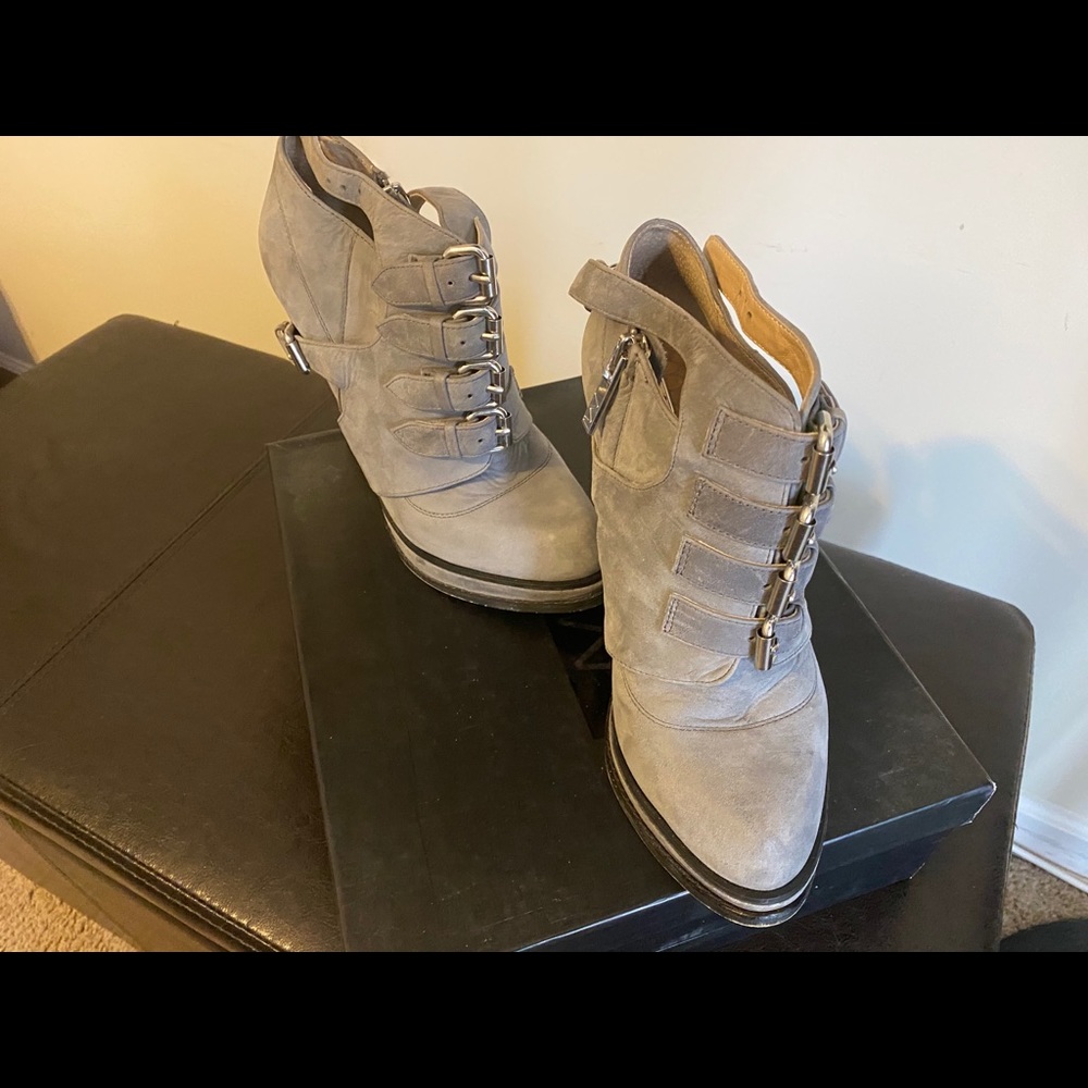 Matiko Booties - Picture 2 of 2